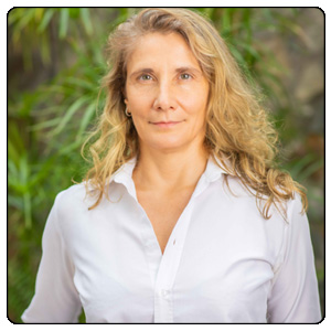 Dr. Nika Salvetti