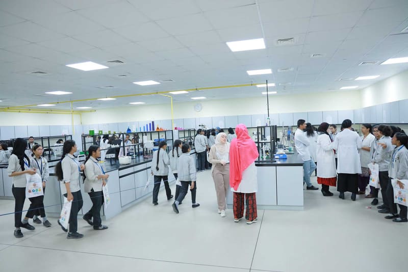 Science Exhibition 2020 - Day 1 at RAK Medical & Health Sciences University, 2019-20 — photograph 13 of 40