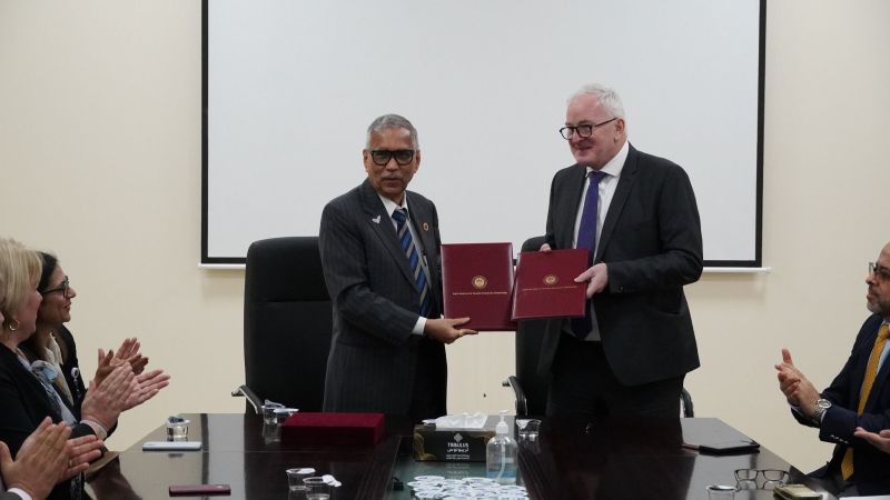 Memorandum of understanding Sheikh Khalifa General Hospital Umm Al-Quwain and RAK Medical & Health Sciences University — photograph 2 of 4